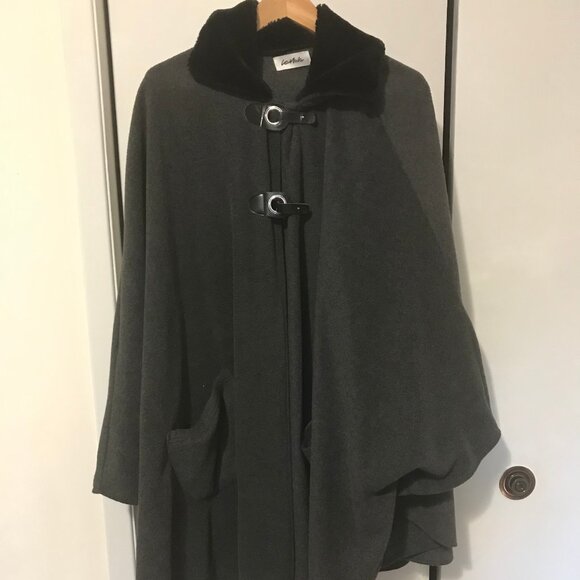 Le Moda Ladies Grey Cape With Faux Fur Collar Size Large - Picture 1 of 2